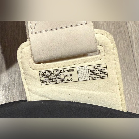 Ugg Ashton Ankle Sandals - Picture 9 of 13